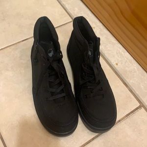 New without tags Billy Shoes Size 7 Boys Black Sneakers